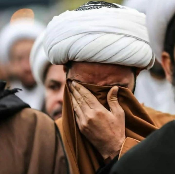 Insan kitna hi ameer kyu na hojaye 
Takleef bech nahi sakta 
Aur sukoon khareed nahi sakta