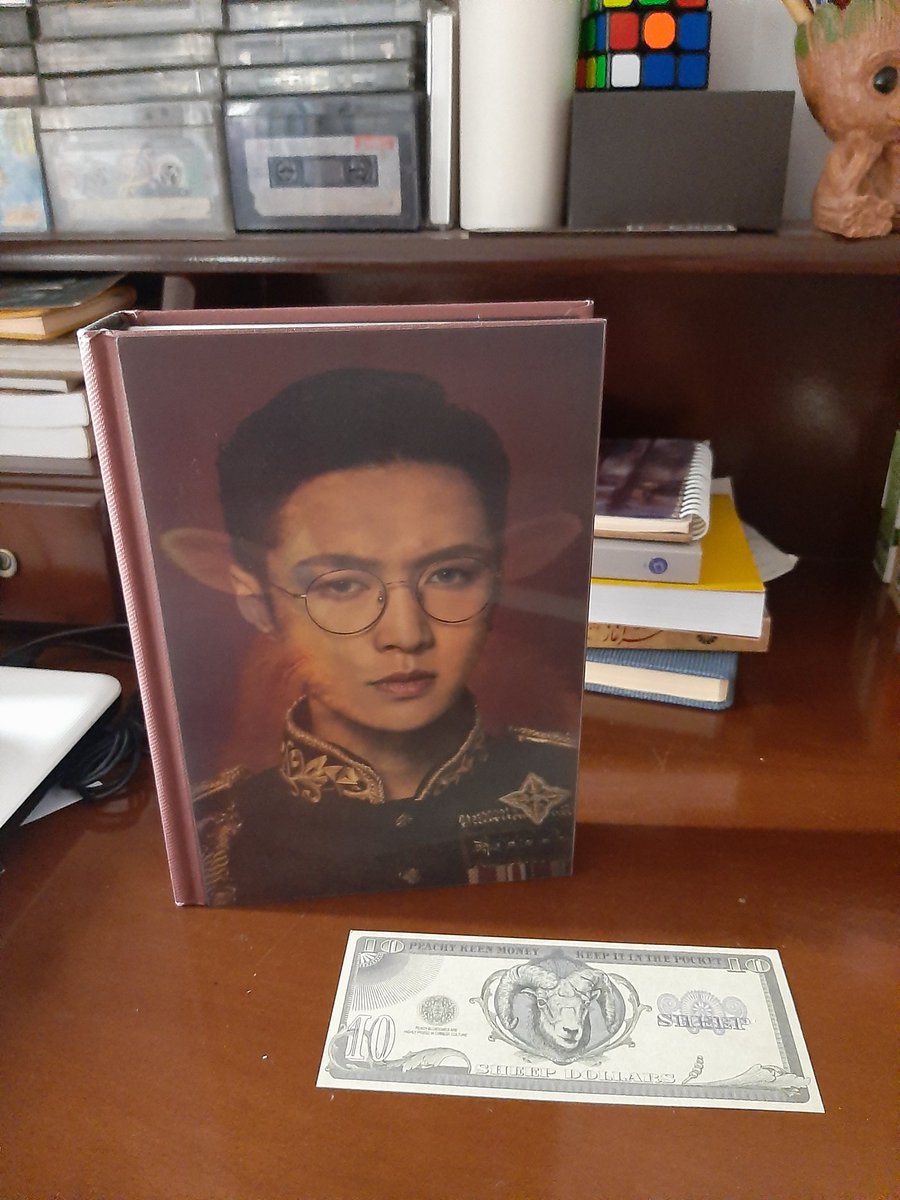 grayylotus's tweet photo. چوسوکم چوسوک شددد 
آلبومم رسیددد شیپ عزیزم رسیددددد😭😭😍
با پول ببعی😍
Lay
#LAY #레이 #Yixing @layzhang 
@weareoneEXO @B_hundred_Hyun https://t.co/v9gmYpMmuO