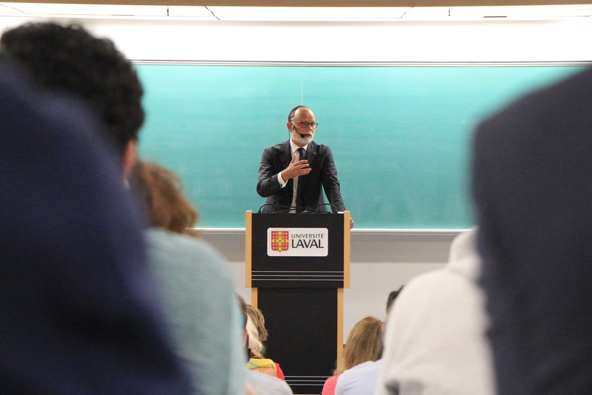 FranceQC's tweet photo. Face à une salle comble d’étudiants de l'@universitelaval, du #Québec, de #France et d’ailleurs, @Ephilippe_LH a donné une conférence autour de « l’art de gouverner à l’heure des grands vertiges », suivi d’un moment d’échanges.🎓

En présence de la rectrice @sophiedamours_ https://t.co/emR5hE1m6z