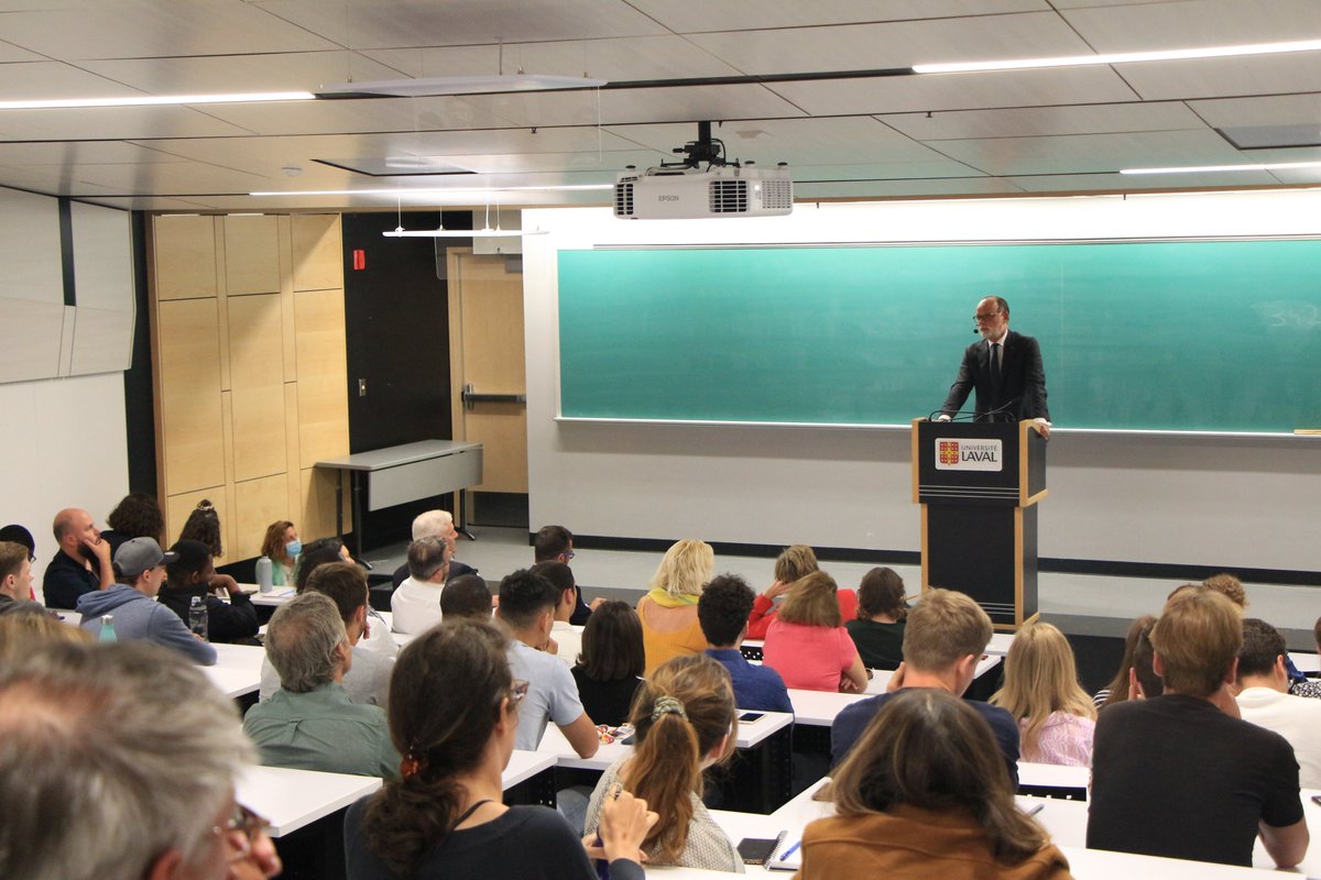 FranceQC's tweet photo. Face à une salle comble d’étudiants de l'@universitelaval, du #Québec, de #France et d’ailleurs, @Ephilippe_LH a donné une conférence autour de « l’art de gouverner à l’heure des grands vertiges », suivi d’un moment d’échanges.🎓

En présence de la rectrice @sophiedamours_ https://t.co/emR5hE1m6z