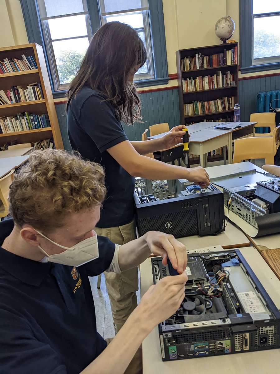 SBC_Technology's tweet image. First Computer Science class was very hands on and very engaging! @SBCAcademics