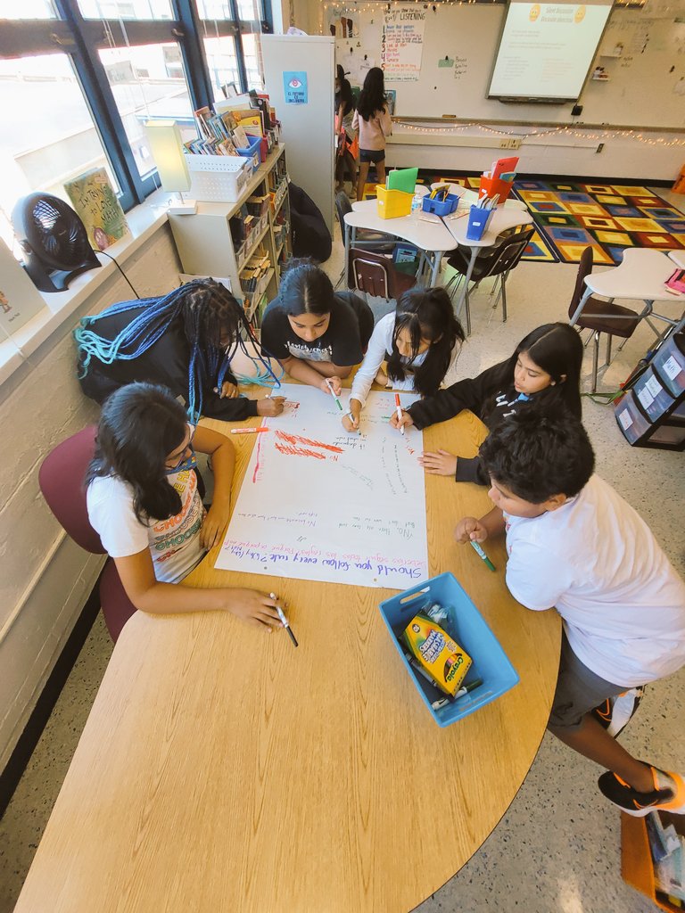 semanhmes's tweet photo. The Pride shared their beliefs and opinions about breaking rules and planned ahead for ways to support our community in our first silent discussion. 🤫 Thank you for your inspiration @mscatcollett @Jess5th https://t.co/dg0fbadPC0