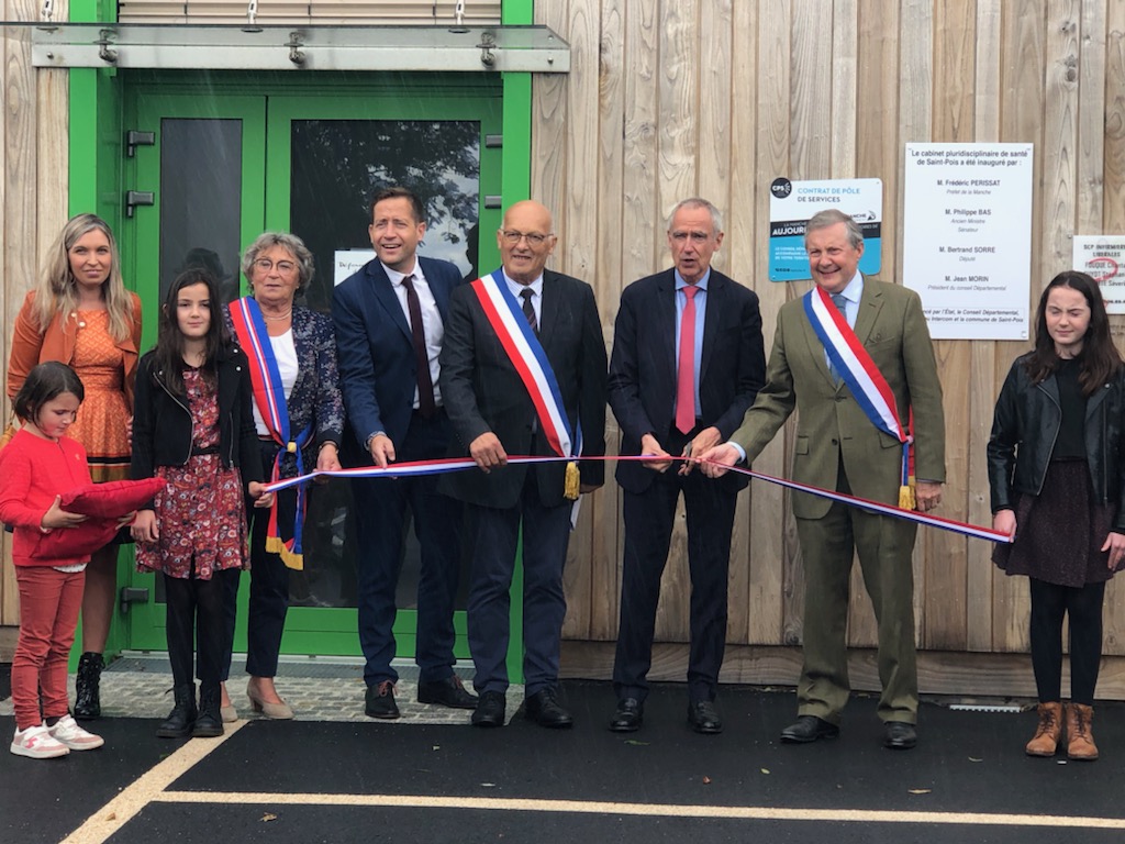 Majdep50's tweet photo. Grâce à sa politique #contractuelle, le #Département apporte un soutien actif et significatif aux projets des #communes. Philippe Bas, conseiller départemental de @LaManche50 était présent, ce jour, à l'#inauguration du cabinet pluridisciplinaire et de la pharmacie de #Saint-Pois https://t.co/owdUNcbKtn