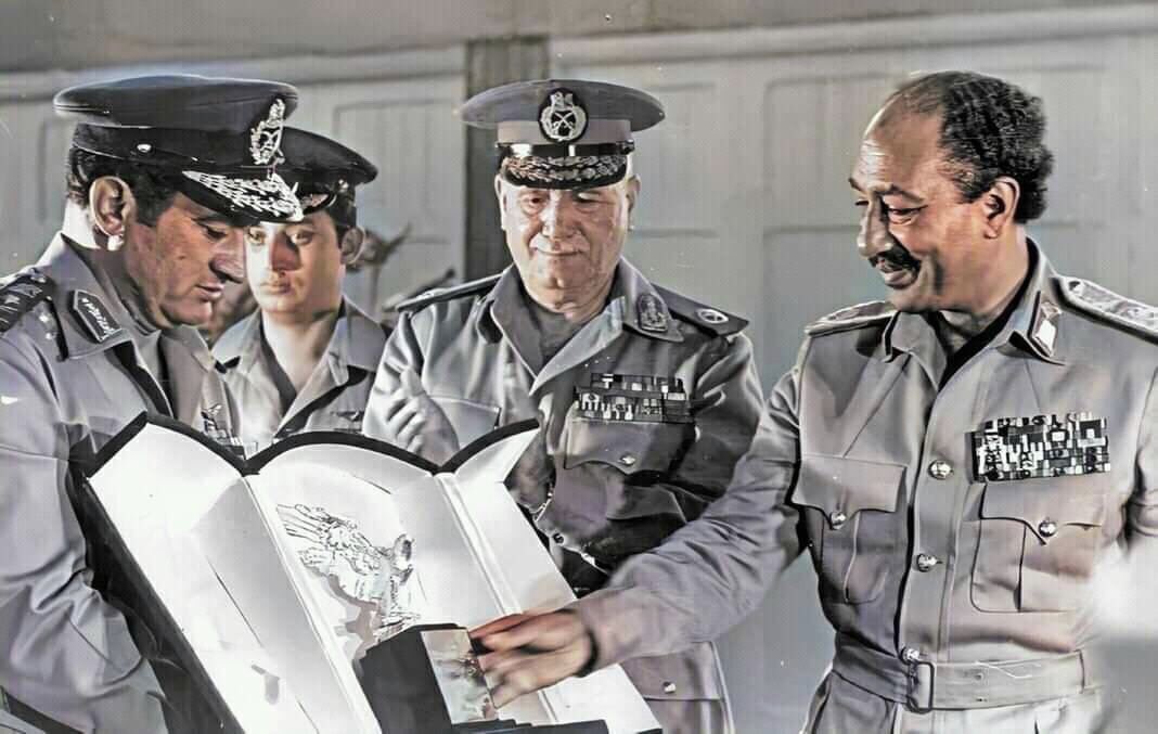 AlaaMubarak_'s tweet photo. الراحلون وإن طال الغياب بهم باقون فى القلب ما غابوا ولا رحلوا ؛ رجال الدولة أبطال أكتوبر من خير أجناد الأرض ، الرئيس السادات القائد الأعلى والمشير أحمد إسماعيل القائد العام و وزير الحربية والفريق طيار حسنى مبارك قائد القوات الجوية رحمة الله عليهم . https://t.co/uEeXqfp01w