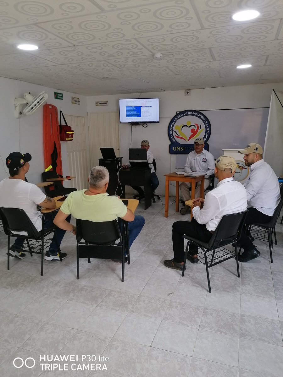UArauca's tweet photo. Se retoma asamblea general UNSINTRASEG Arauca. Dios nos guíe para tomar buenas decisiones en beneficio del bien común y esperamos aportes de los afiliados. @Sevicol_Ltda @UNPColombia @JeanpaulAlbaB https://t.co/p60u4sGWTh