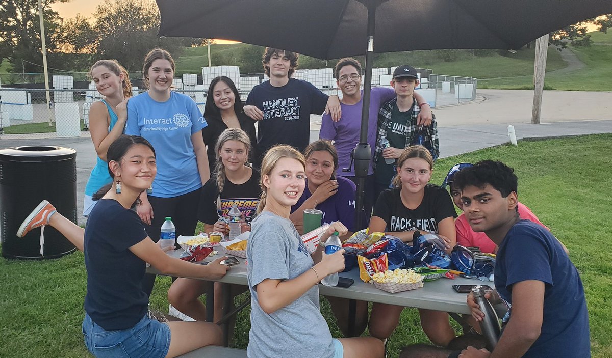 MsKogut's tweet photo. You know what's an awesome Friday night? @HandleyInteract board bonding with these amazing officers! Gel blast, lazer tag, and spending time with these awesome humans. #teambuilding #appleland https://t.co/NHnXZdx4Wc