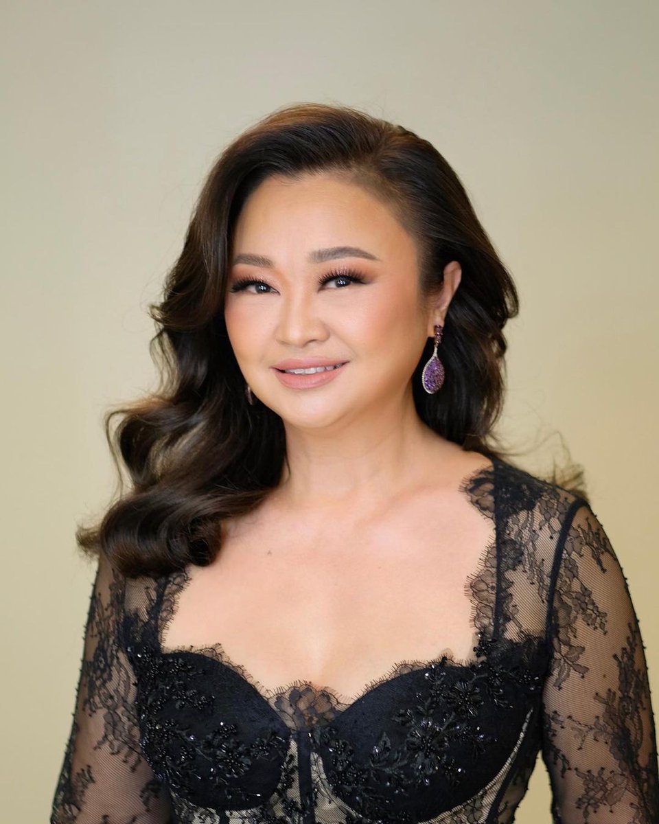 PuiPuuii's tweet photo. You look drop dead gorgeous!
สวยมากกกกก
Khun KIM in KONG SAHARAT in My Life. ❤
#JENNIFERKIM #gorgeous 
#kongsaharatinmylifeconcert 
🙏📸 @khaotoo_khaotoo / P'Aohair https://t.co/WRZv4XLRo9