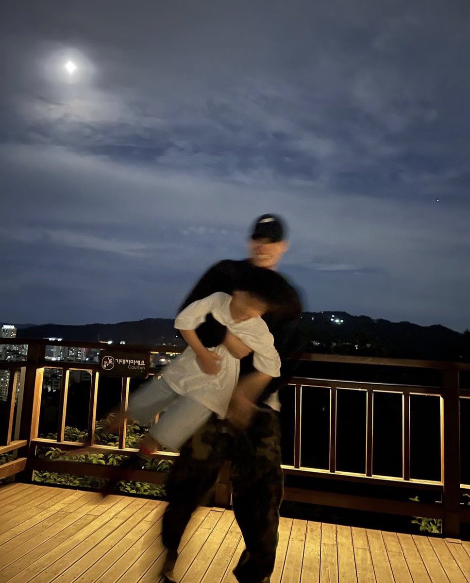 94KD93's tweet image. this genre of uncle jongin and raeon pics 🥹