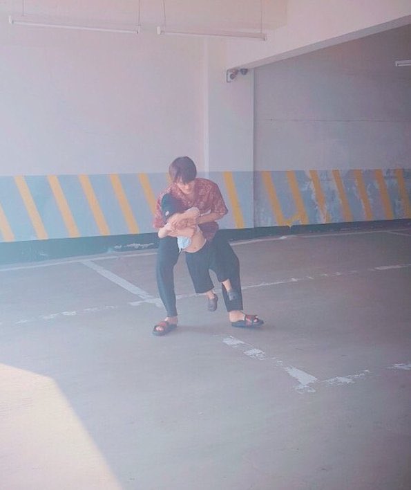 94KD93's tweet image. this genre of uncle jongin and raeon pics 🥹