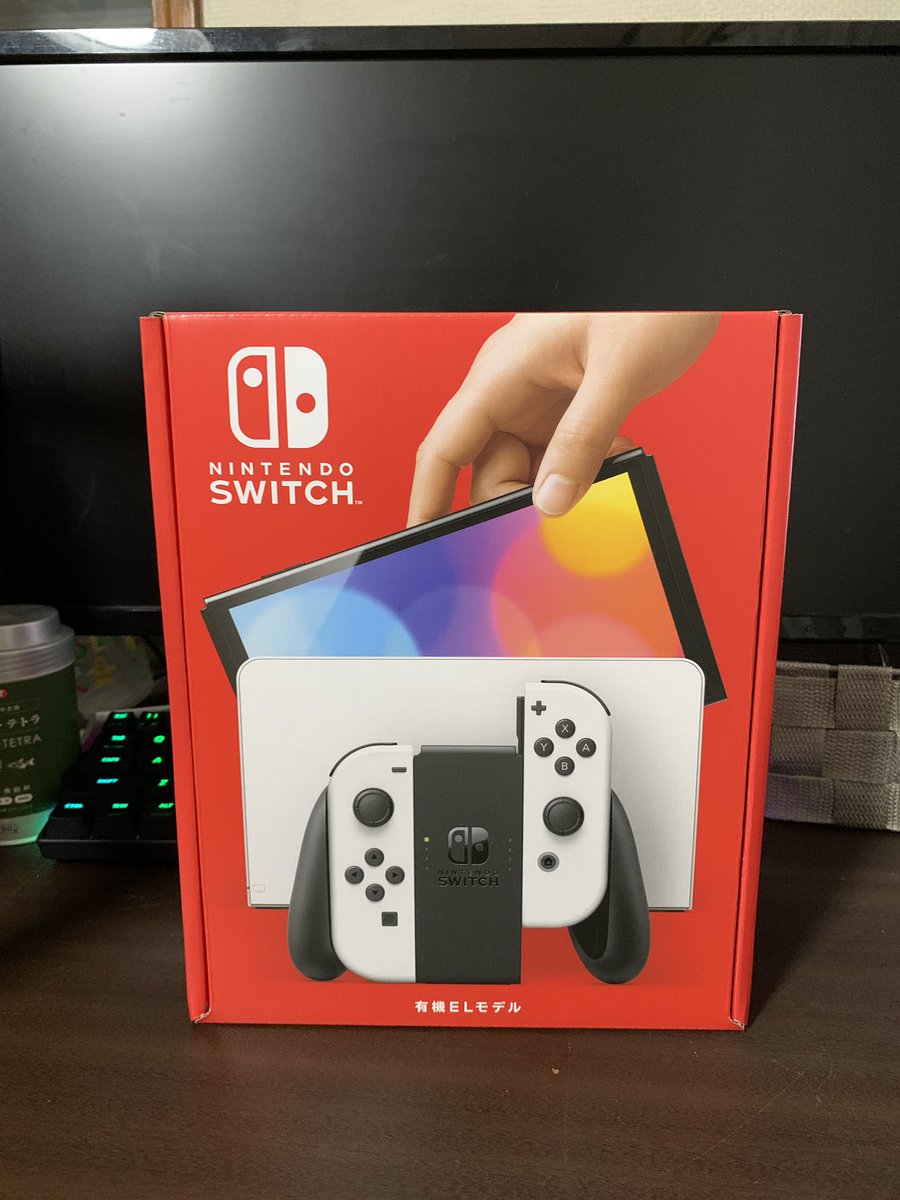 GamerLipeld's tweet photo. スプラ参戦するために買ったよ‥
公式でSwitch、プロコンはAmazonで定価でゲット！
転売ヤーに打ち勝ったわ https://t.co/aH9y7lYLxn