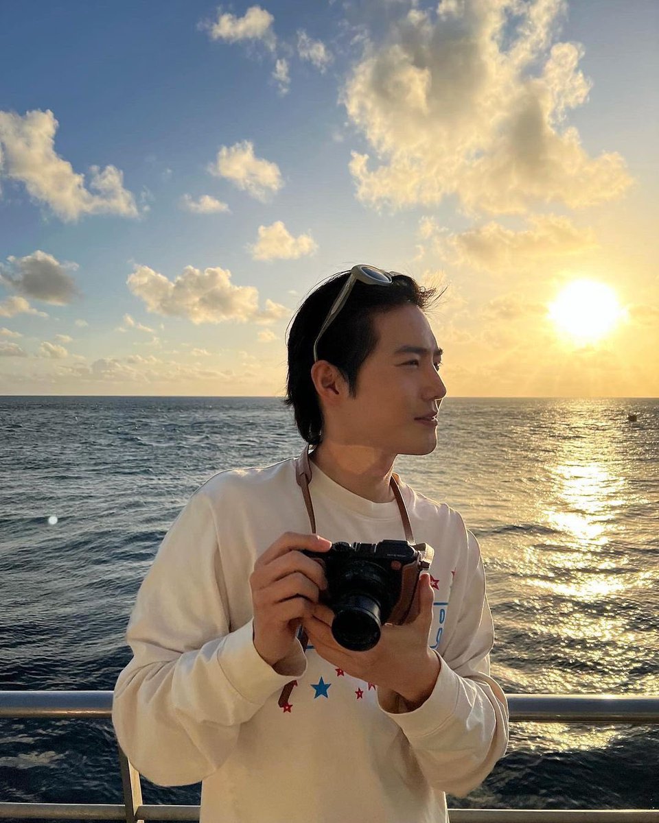 junmyeon pics tweet media