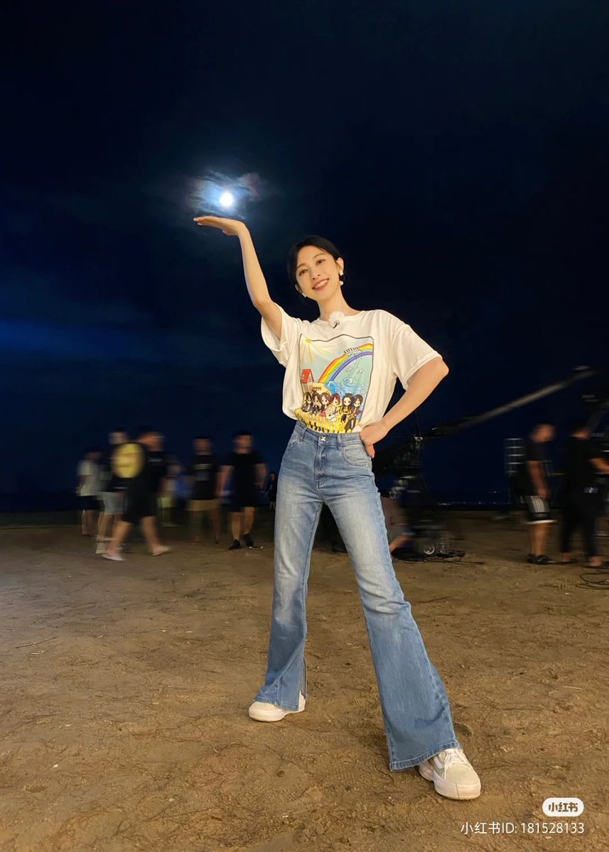 ed_euriko's tweet image. Their t-shirts so cute 🤩