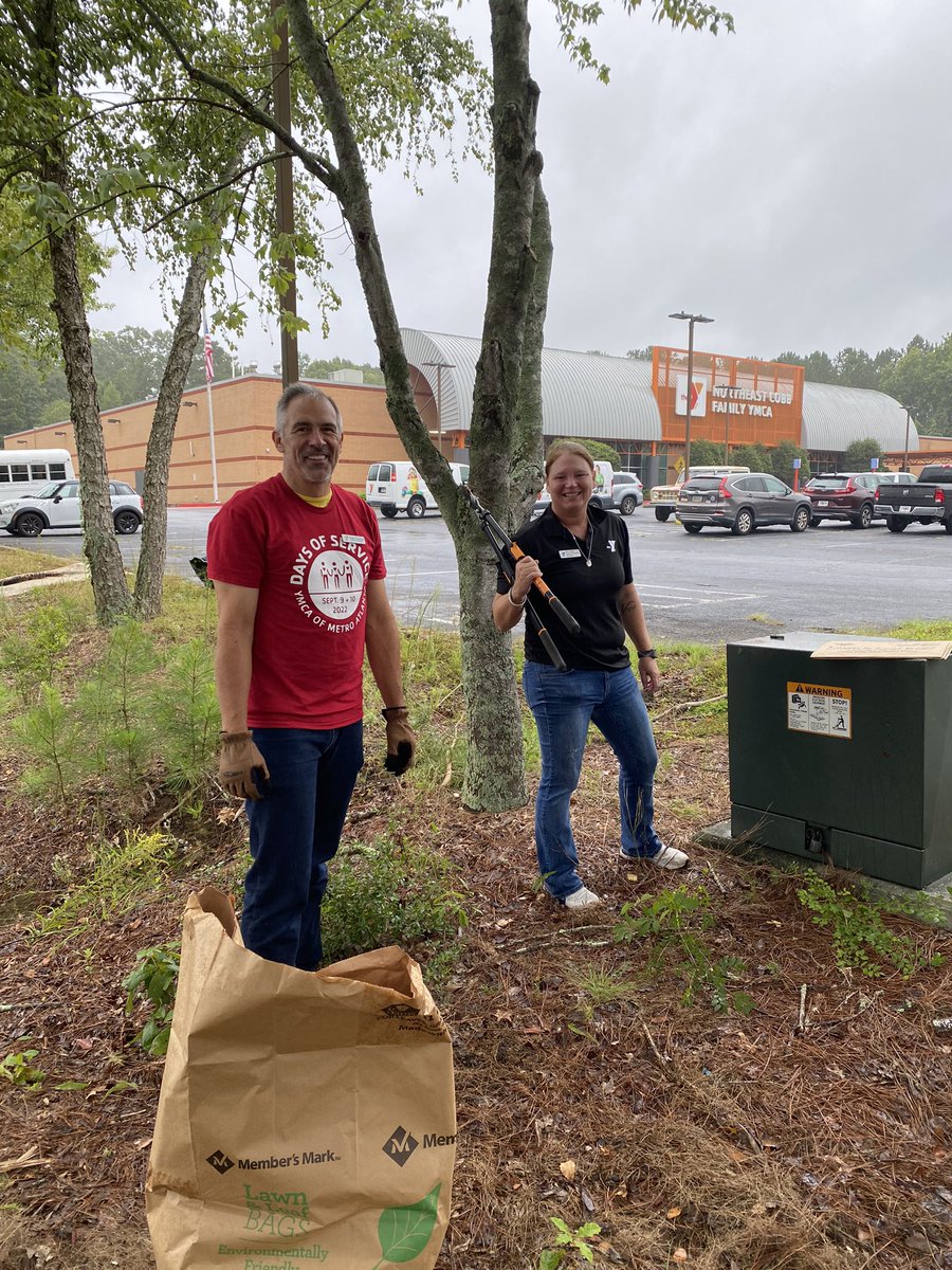 AllisonToller's tweet photo. It’s great morning of Y beautification work & assembling hygiene kits for under-resourced families. #ymcadaysofservice @atlantaymca @EastCobbYMCA https://t.co/G4clX16hC5