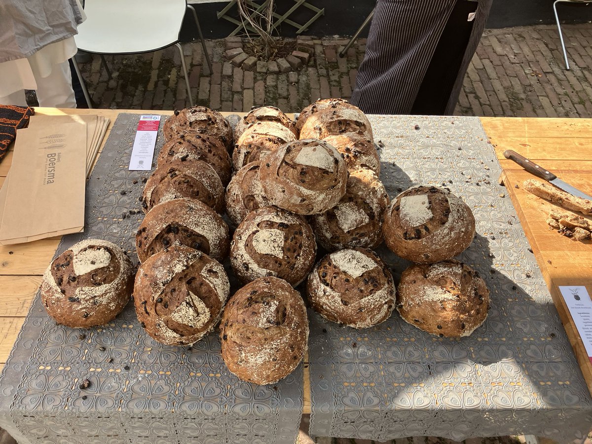 armendepoth's tweet photo. Met liefde gebakken, met smaak gegeten. Koop ook een Pothbrood en steun daarmee de instandhouding van dit bijzondere cultureel erfgoed. #openMonumentenDag #Amersfoort https://t.co/KgxP8Lru9G