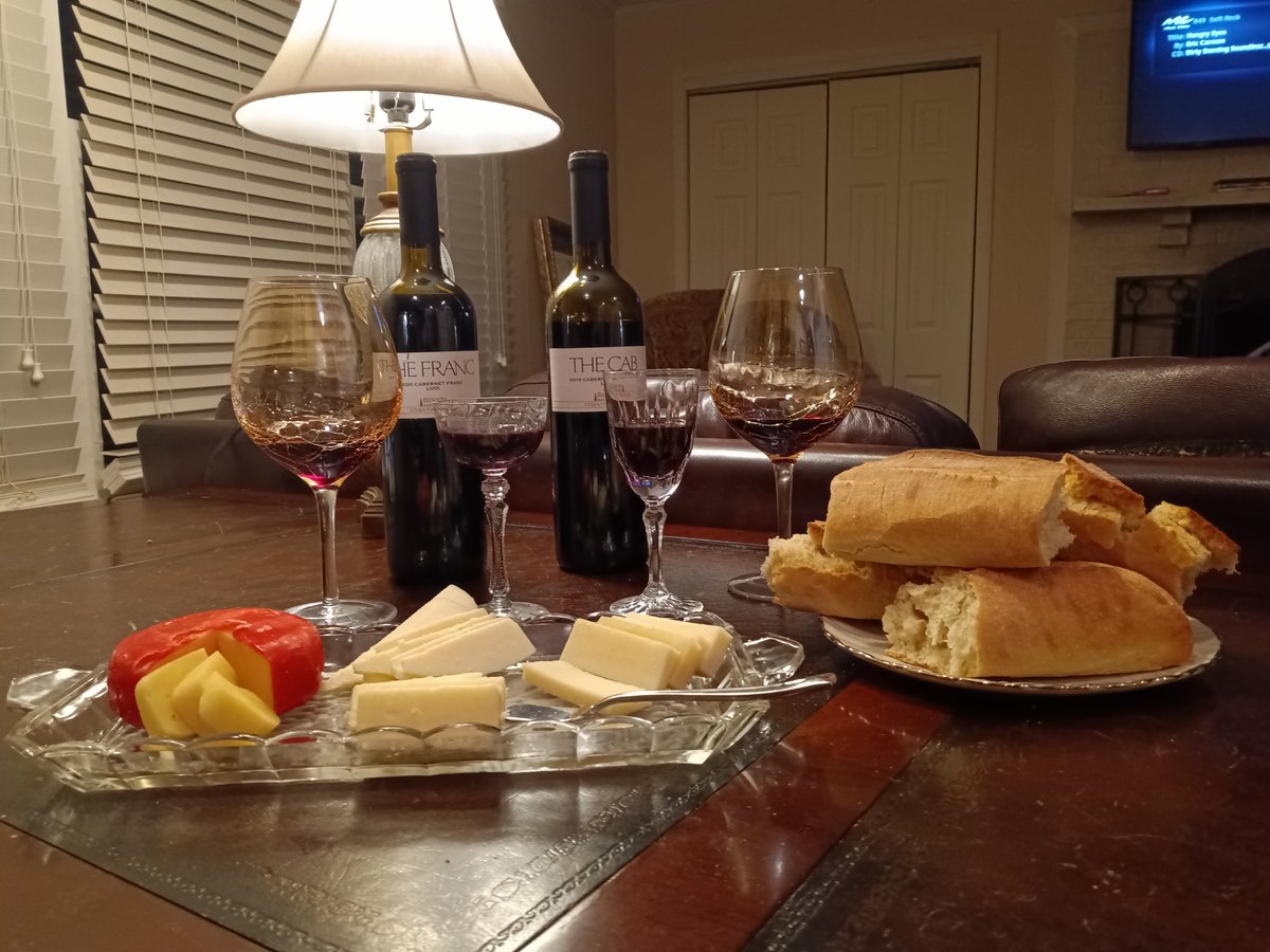 5ozThe's tweet photo. Therapy day for me!!! Beach Museum, Manhattan KS, viewing Chihuly beauty, walking Aggieville shops &amp; eateries, and home to this #winetasting check out my review blog #CabernetFranc &amp; #CabernetSauvignon at https://t.co/W7WakymgRZ   #winelovers #wine #redwine #glasslovers https://t.co/R6mXjMe24A