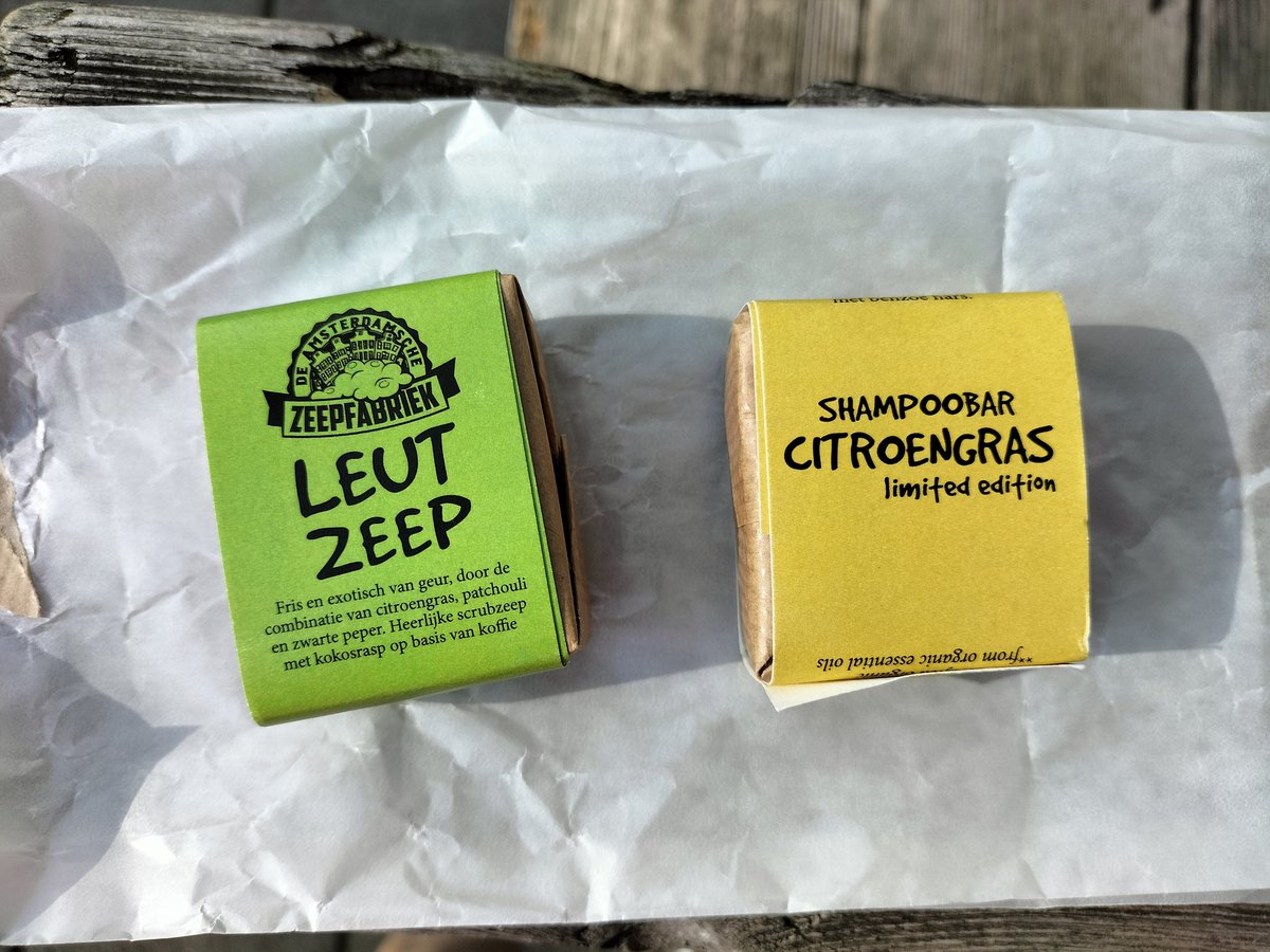 Sampfan's tweet image. T. da #020Oost soap lady (I always buy soap everywhere, chosing by the smell  it&apos;s a fetish:) has a step parent with sheep, long story short; his winter I&apos;m making my own #sheepwool 🐩 scarf