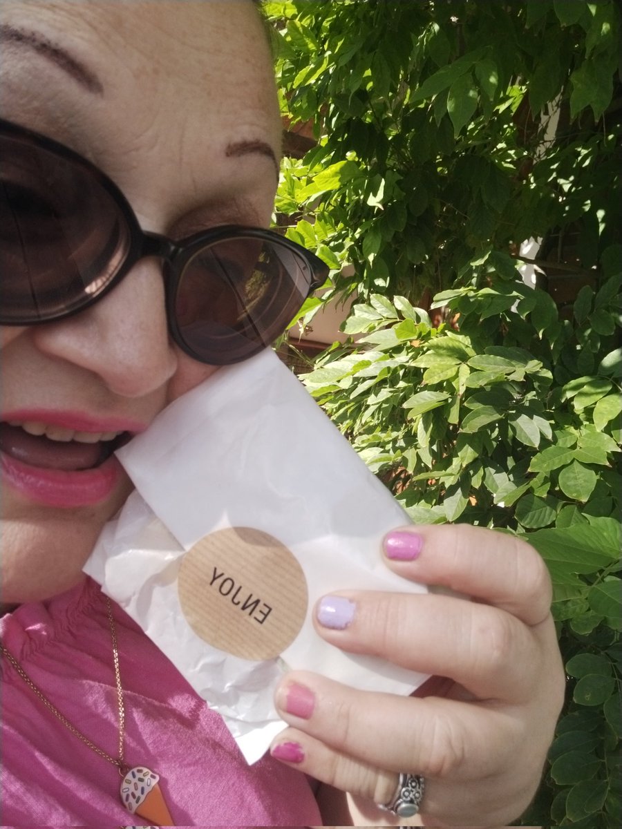 Sampfan's tweet image. T. da #020Oost soap lady (I always buy soap everywhere, chosing by the smell  it&apos;s a fetish:) has a step parent with sheep, long story short; his winter I&apos;m making my own #sheepwool 🐩 scarf