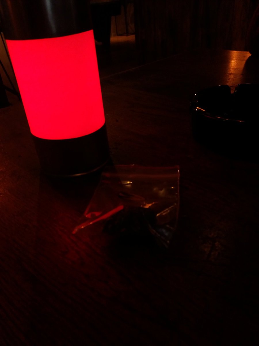 ichbin1brujo's tweet photo. olaf scholz sollte auch diese lampen zum bestellen an start bringen https://t.co/KBMlqoACuj