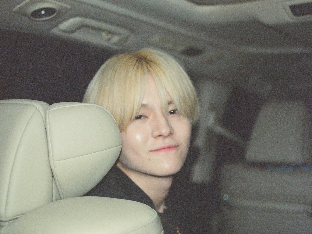 Yoshifess's tweet photo. -Hoshis klo kalian ketemu anak hebat ini kalian mau ngomong apa sama dia?
Sender mau bilang makasih udah jadi anak hebat,jadi vitamin dan kebahagiaan untuk orang banyak. Makasih ga nyerah dan wujudtin impian kamu. Mksh buat selalu kuat. Sayang banget sama kamu sampai kapanpun🥺💛 https://t.co/xbQNUVhg0x