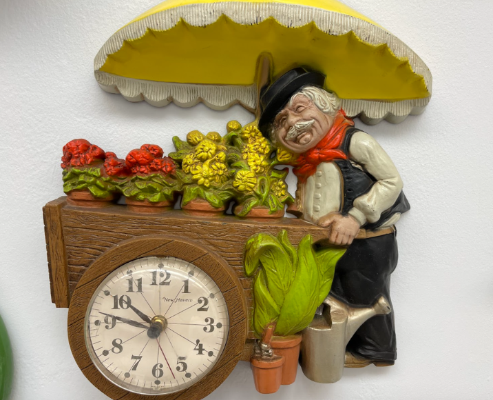 bkoenen's tweet photo. Today: See Tim + his Studio @ MDW Art Fair Open Studios @ MANA Contemporary.... Tomorrow: Quirky Clox Show+Tell w/ Barb + Tim @ Design Museum Chicago #time #chicago #mdwfair #designmuseumchi #creativereuse #creativechirx - https://t.co/Fo30XtSIMV https://t.co/WPik1essKk
