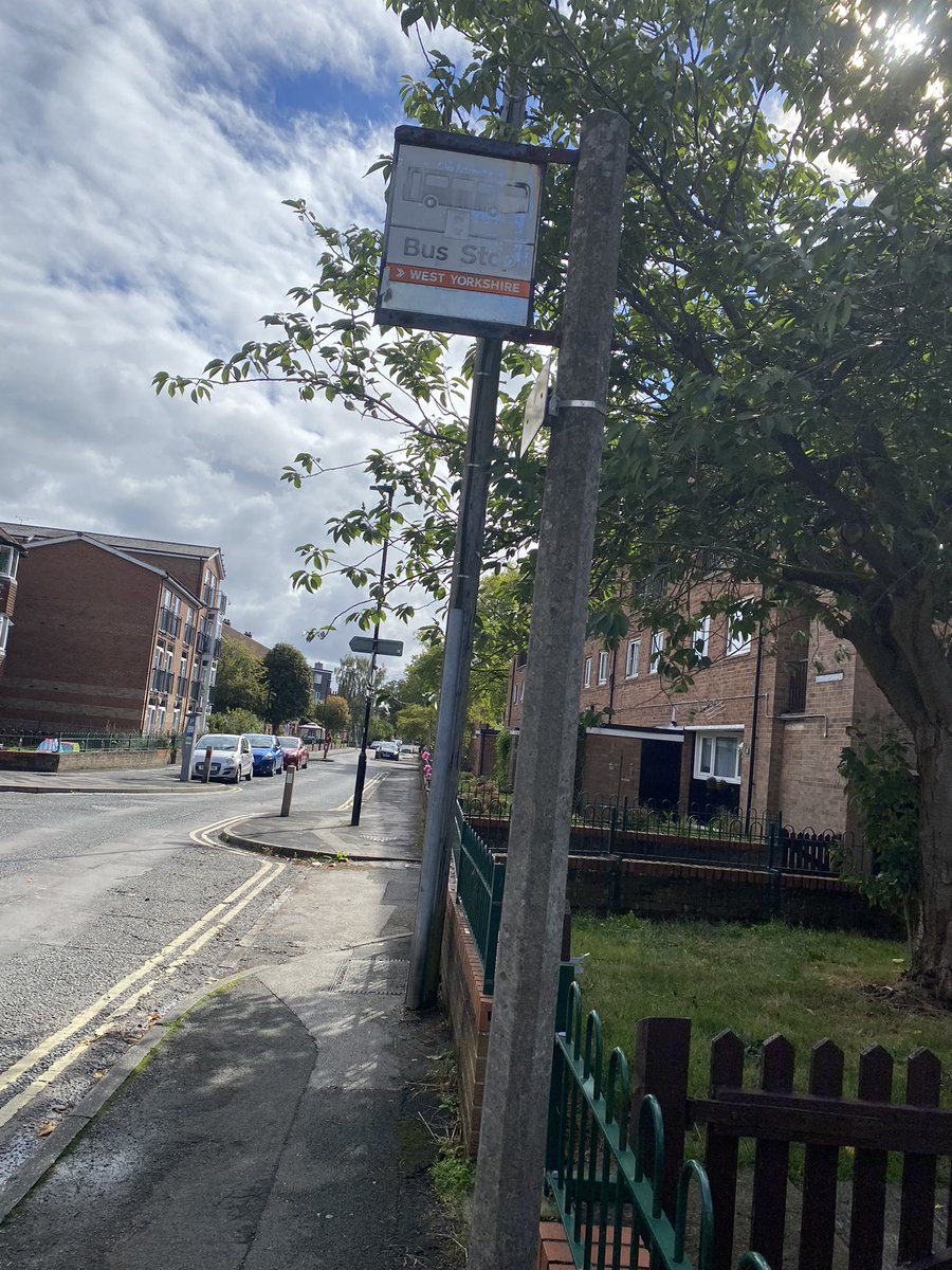 GSwinburn's tweet image. Before I start #BusInfrastructure  report a few snaps from the #Groves 
1. Redundant sign in place 2 yrs Ono

2. Two bus stop signs- decade or more ? since any buses in Groves

3. Full skip on abandoned Charge hub- six months+ -3 places lost &amp;amp; cost of skip rent🤷‍♂️@AndyDAgorne
