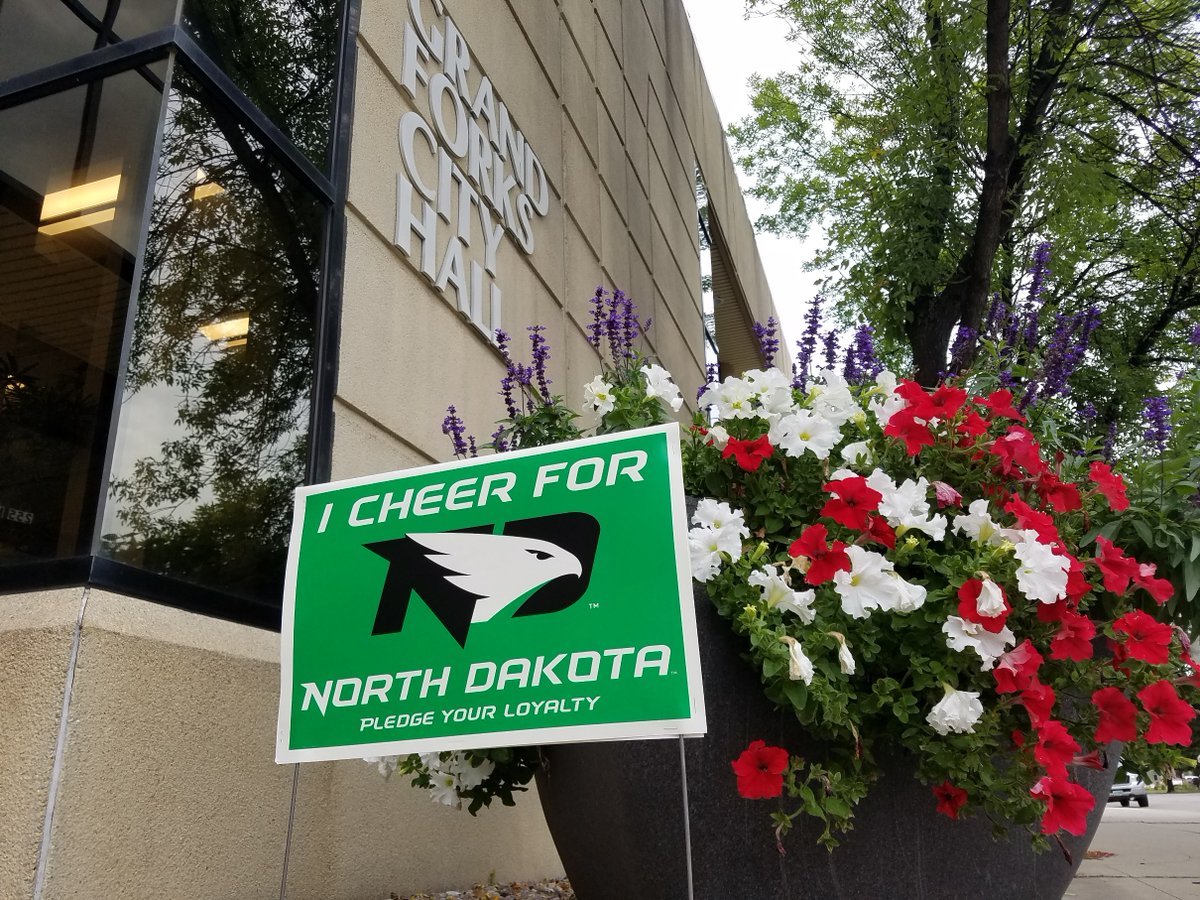GrandForksCity's tweet photo. It's Game Day! Good luck to Bubba and the UND Football team🏈 #potatobowlusa #UNDproud https://t.co/uCL0ohi4km