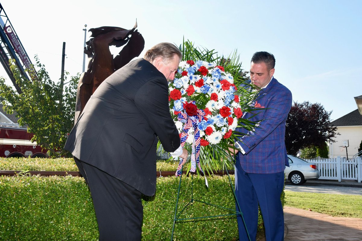We will #NeverForget. Home @IslandParkNY, I joined Mayor McGinty and our board to place a wreath in honor of all those lost as on #September11. 🇺🇸