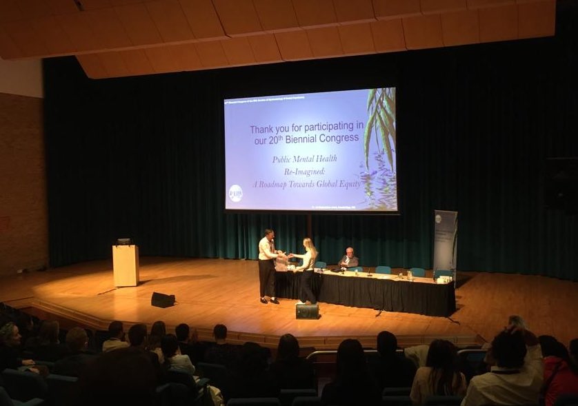 Honoured to have received the ECR prize at #EPAPsyEpi2022 for my poster on transdiagnostic symptom dimensions in youth at UHR for psychosis 😁 !! Thank you <a href="/EPAPsyEpi/">EPA Section of Epidemiology & Social Psychiatry</a>, all the speakers, and attendees for an INCREDIBLE conference experience in Cambridge 🇬🇧😍