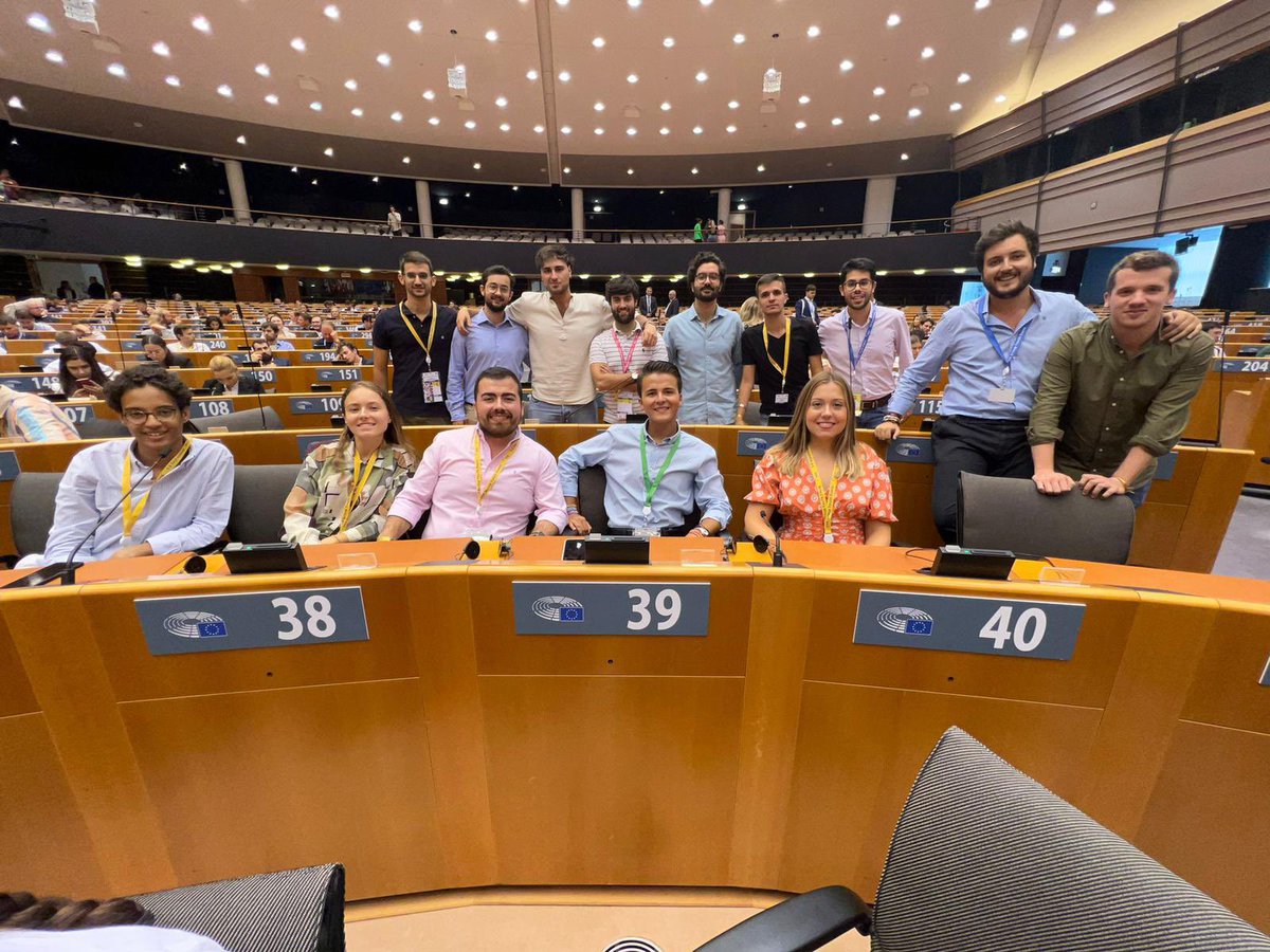 NNGG_Menorca's tweet photo. Es nostre company @crotgerroca va assistir a Brussel·les amb sa resta de sa delegació espanyola de @nngg_es per participar a sa #EPPYouthWeek2022 organitzada per @eppgroup. 

🇪🇺 Seguim construint una Europa unida que posi es joves a nes centre. https://t.co/5PhFsGLOug