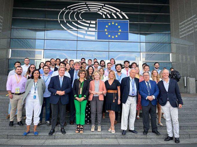 NNGG_Menorca's tweet photo. Es nostre company @crotgerroca va assistir a Brussel·les amb sa resta de sa delegació espanyola de @nngg_es per participar a sa #EPPYouthWeek2022 organitzada per @eppgroup. 

🇪🇺 Seguim construint una Europa unida que posi es joves a nes centre. https://t.co/5PhFsGLOug