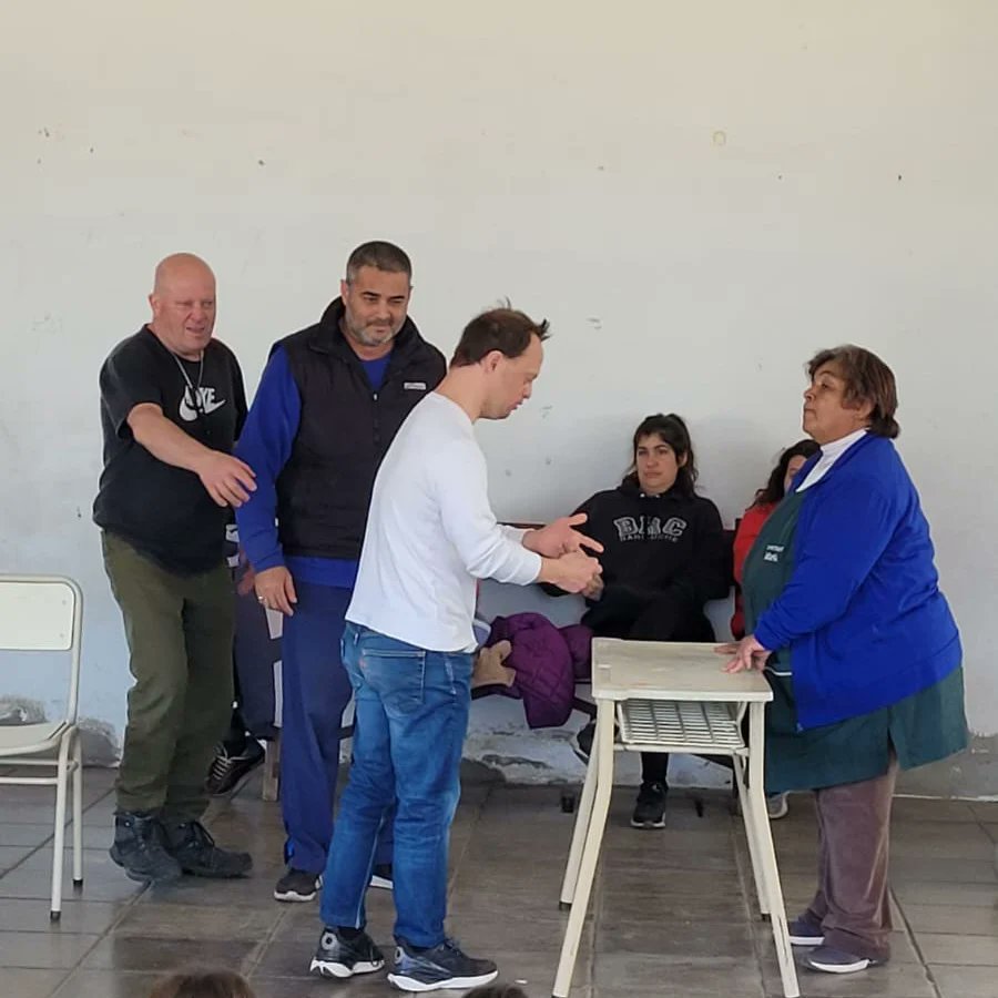 RedesIjmeFray's tweet photo. #FRAY El día viernes 9 de septiembre tuvimos la grata visita del grupo de teatro del Taller Protegido, Hogar de Ancianos y Centro de Día, a cargo del profesor Fabio Oyanarte. Agradecemos la predisposición de todos ellos y de la directora de Cultura Carolina Gili. 🎉🫶 https://t.co/rqiwacejh7