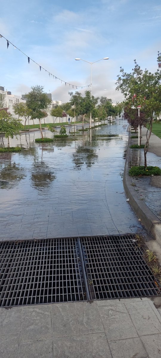 paheros's tweet photo. @siapagdl @ZapopanGob dos días con la fuga de agua potable en Paseo Laureles y el SIAPA no hace nada, espero no aumenten la cuota de mantenimiento por qué es evidente que es ineficiente. https://t.co/8EPHilkv1f
