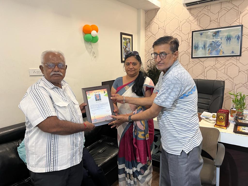 RTamlor's tweet photo. पूरे देश मे एक मात्र उदाहरण है कि  हमारे बाड़मेर के रेलवे कार्मिकों ने भी 1965 का युद्ध लड़ा और पाक की नकेल कसी । हमारे 17 कार्मिकों ने बलिदान दिया ,2 अशोक चक्र और 2 शौर्य चक्र भी म���ले । हमें गर्व है ।
@AshwiniVaishnaw @DRMJodhpurNWR @neeraj_rajput @NWRailways @RailMinIndia https://t.co/AwuIlDskem