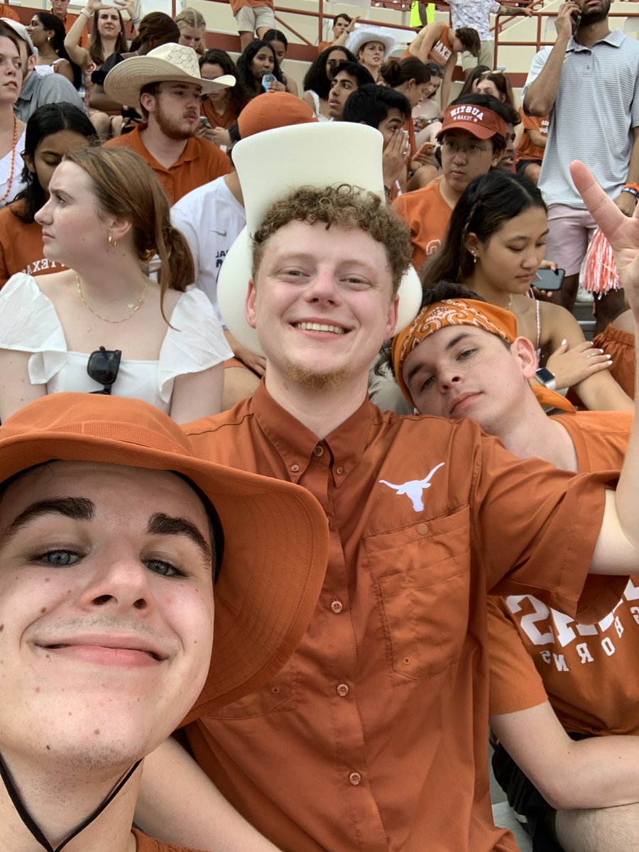 NHargroue_1's tweet photo. Here w/ @riggsboy1 for the GAME OF THE YEAR LETS GOOOO HORNS BY A MILLION #HookEm https://t.co/U2ezo5r9mq