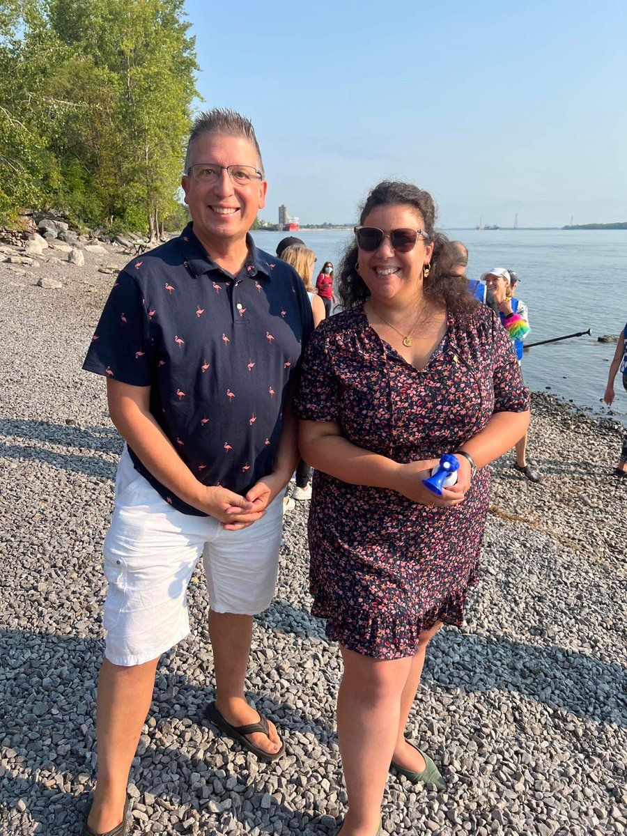 De bon matin, au Parc Bellerive pour donner le coup d’envoi à la course “Debout pour la cause” pour notre hôpital de l’Est <a href="/Fondationhmr/">FondationHMR</a> et @JocelynPauze ! En planche à pagaie et à la course, la communauté s’était mobilisée. #polmtl 
<a href="/Val_Plante/">Valérie Plante</a> <a href="/PierreLBlais/">Pierre Lessard-Blais</a> @francoislimoges