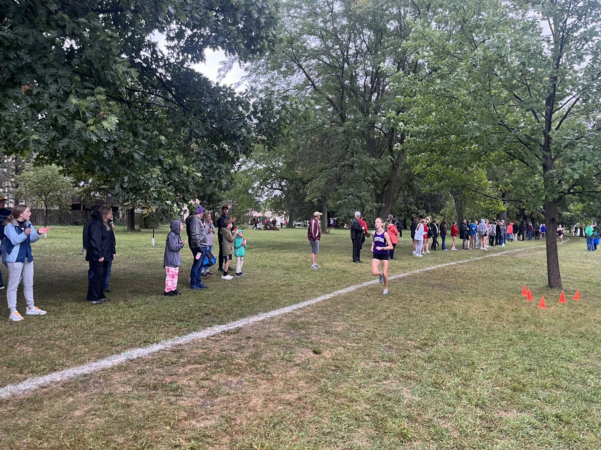 LockenRob's tweet photo. Central Varsity girls competing at Central meet.  Go Eagles!!! https://t.co/QSmVEPWL46
