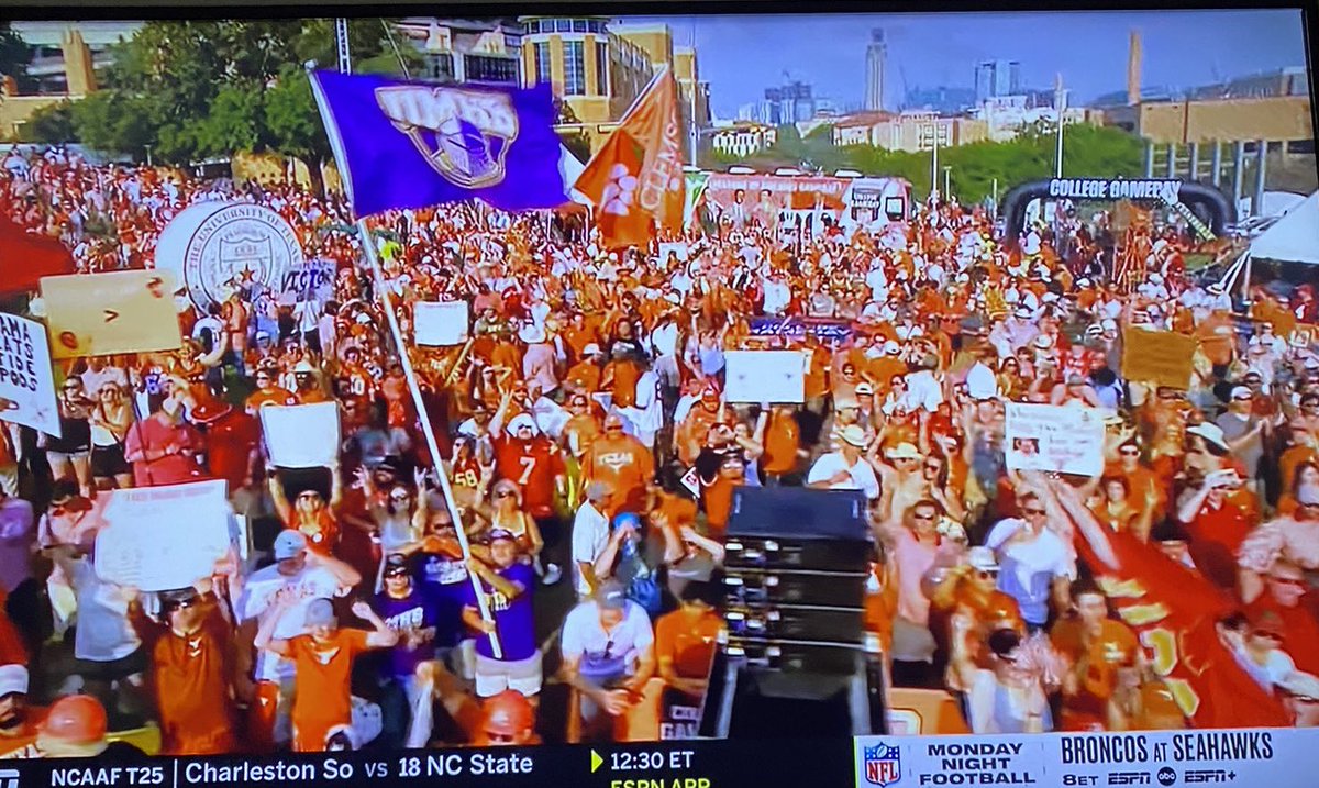 CruFootball's tweet photo. Reppin' on @CollegeGameDay 

#gocru https://t.co/lGoT4RU1S9