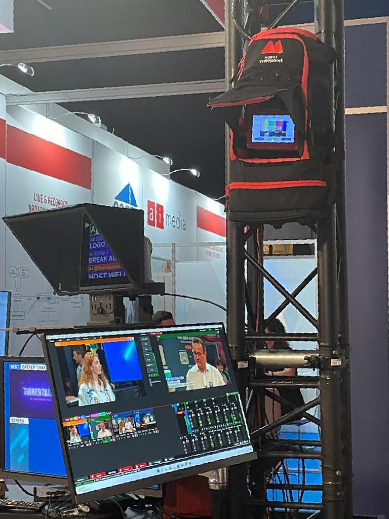 MobileViewpoint's tweet image. Our very own Jeroen got interviewed in the @tinkerlist #onemanband studio live on #TinkerTalks. And guess what? They&apos;re using a #MobileViewpoint #WMTlive backpack to assure them of good internet connectivity.

See it for yourself, at 5.F26.

#Tinkerlist  #IBCshow #IBC2022 #vMIX