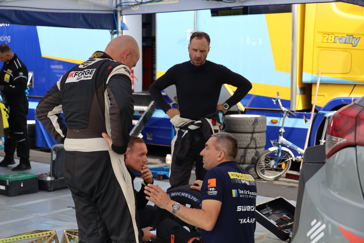 KatowickaSSE's tweet photo. Przerwa techniczna i przygotowania @szeja_rallyteam w @RajdSlaska przed kolejnymi odcinkami! Powodzenia!💪#KSSETeam https://t.co/NYiusCn5Bq