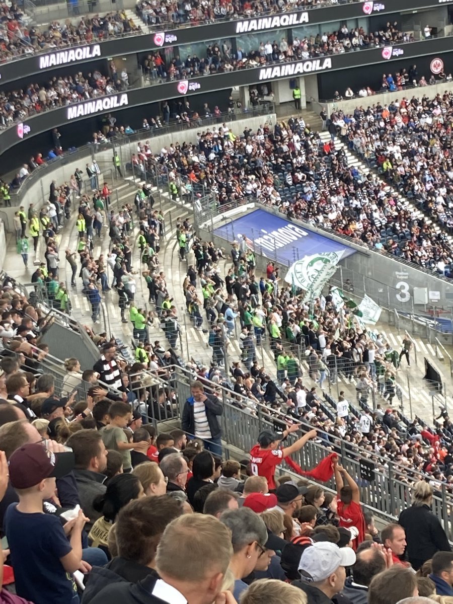 kirchnerchris's tweet photo. Vielleicht mal mit 10% Rabatt auf den Porsche-IPO für Auswärtsfahrer versuchen? #SGEWOB #wobmob https://t.co/MAjrvdO2qa
