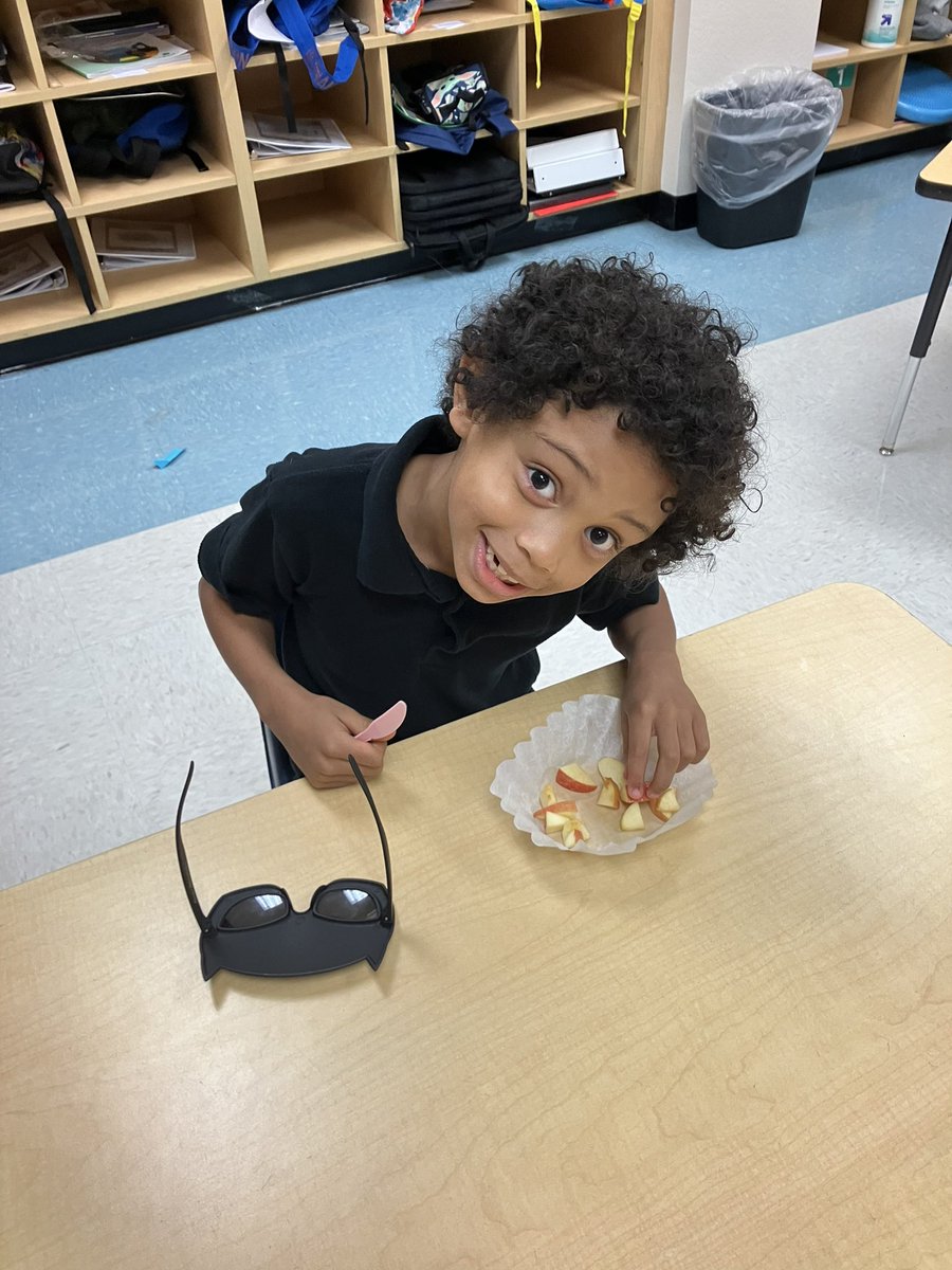 MsMostlyWright's tweet photo. A little apple peeling action to prep our homemade applesauce because #FunFriday!!! 🍎🍏😋 https://t.co/TjUjqz5gdh