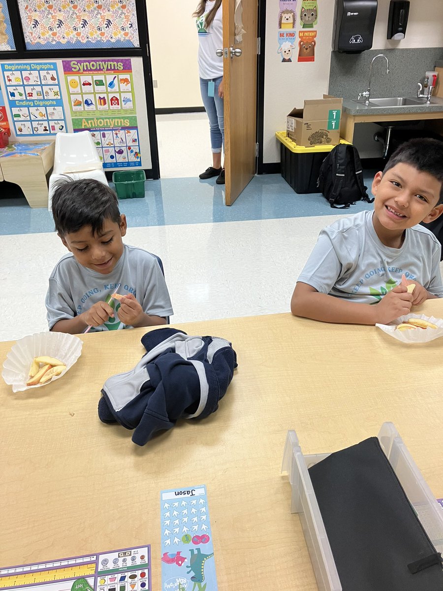 MsMostlyWright's tweet photo. A little apple peeling action to prep our homemade applesauce because #FunFriday!!! 🍎🍏😋 https://t.co/TjUjqz5gdh