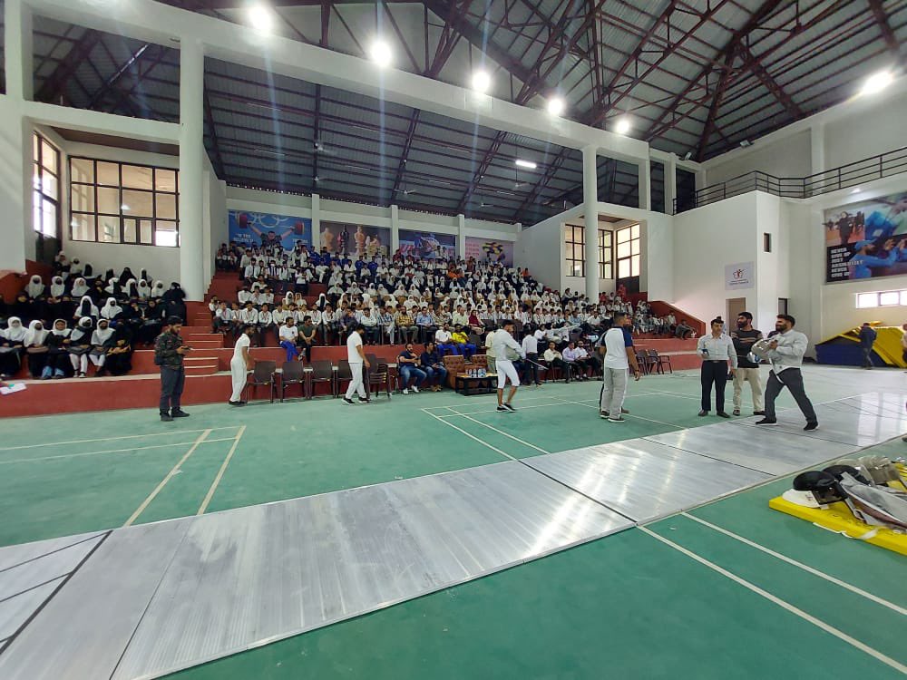 nuzhatjehangir's tweet photo. Today is world fencing day ,first time Fencing introduced  in Pulwama rajpora indoor stadium ,South Kashmir in which more than 350 Boys and girls are taking part in this introductory  coaching camp https://t.co/ArkvYSYAwU