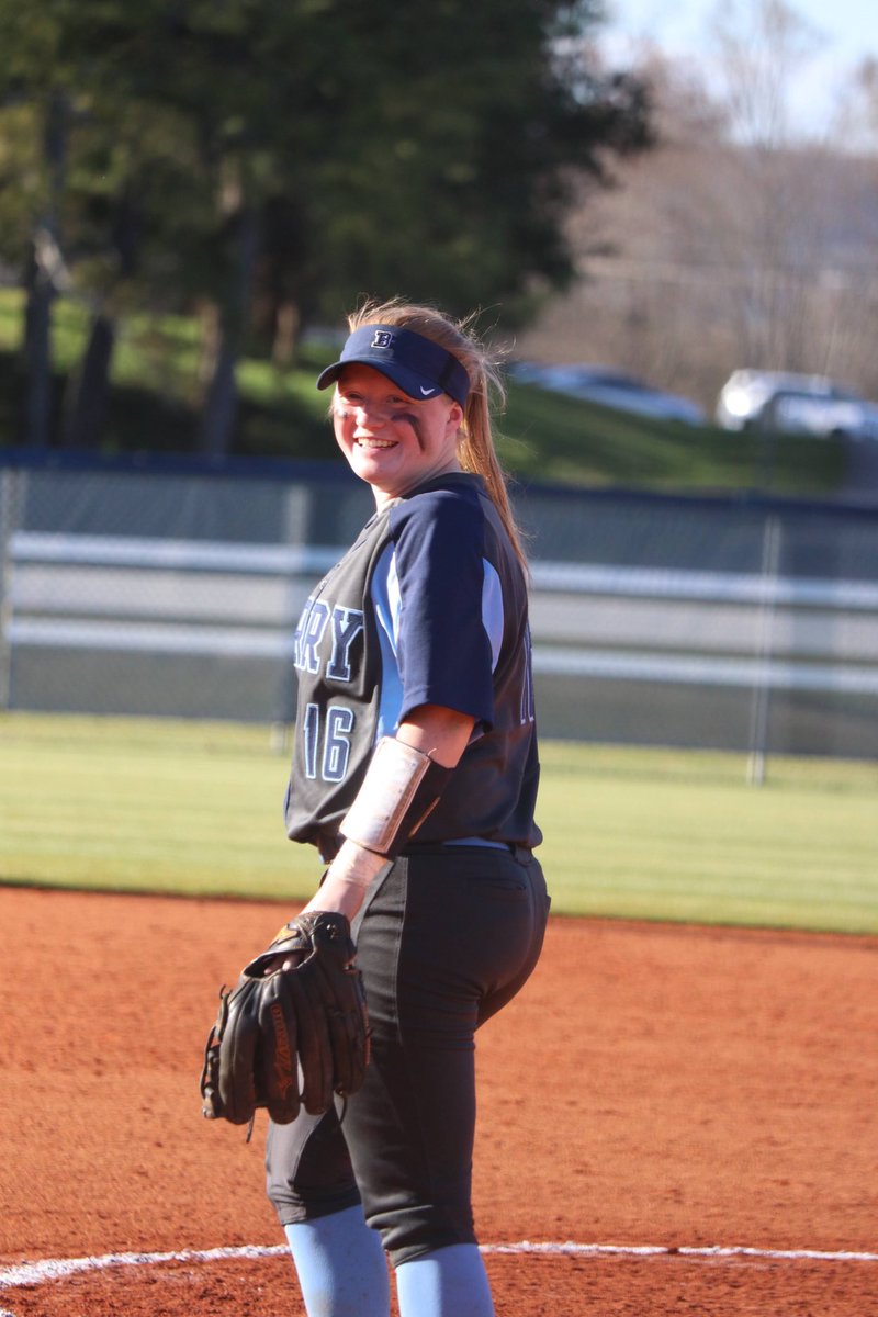jsj2012's tweet photo. Happy 20th Birthday to this bright light! We love you Riley and can’t wait to see you tomorrow! Enjoy your day! https://t.co/Vp5uIfuJ23