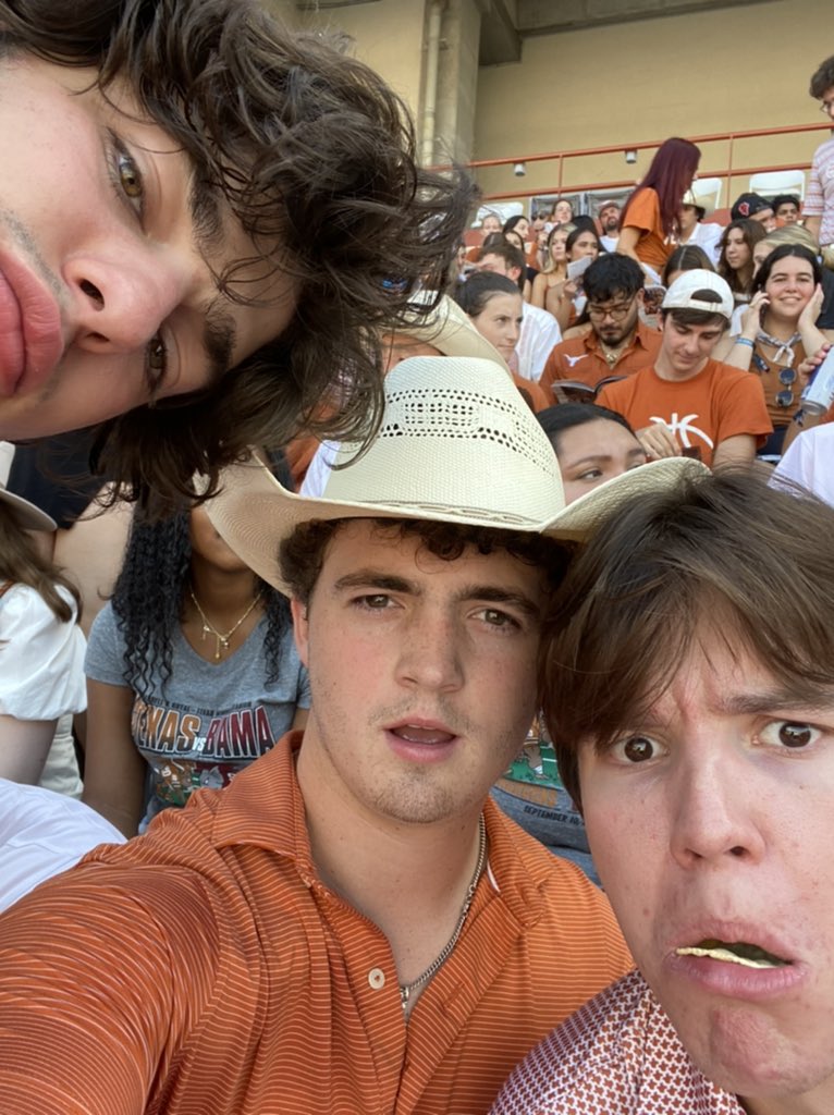 WMarrus's tweet photo. God I love Texas football #HookEm https://t.co/ju8H527WA7