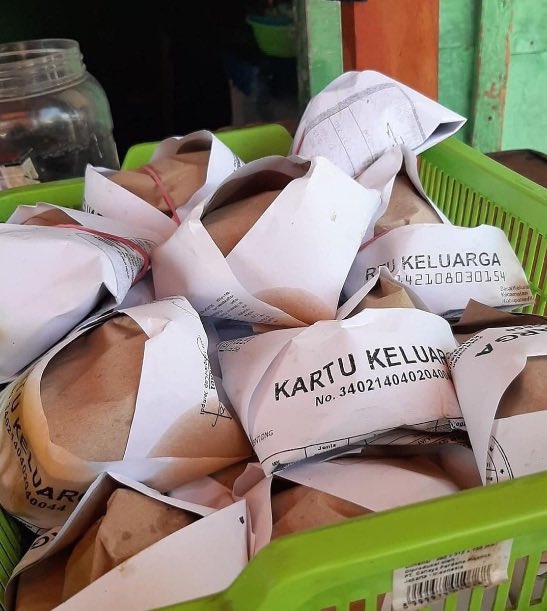 Bjorka versi kearifan lokal