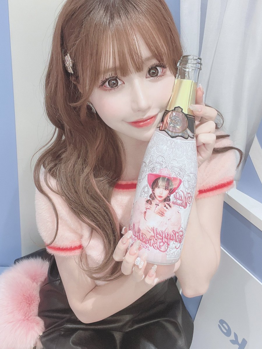 めいきゅ〜と狸小路店（@Make_U_Cute_t ）1日目お給仕終わりました！💗

前回の北海道から久しぶりに会えた方や、はじめましての方ご帰宅ありがとうございました😭✨💕
オリシャン1本目の記念すべきポンもして頂きありがとうございます🥺💗✨

明日も17:00〜よろしくお願いします☺️✨ https://t.co/XJ6uM4yO8j