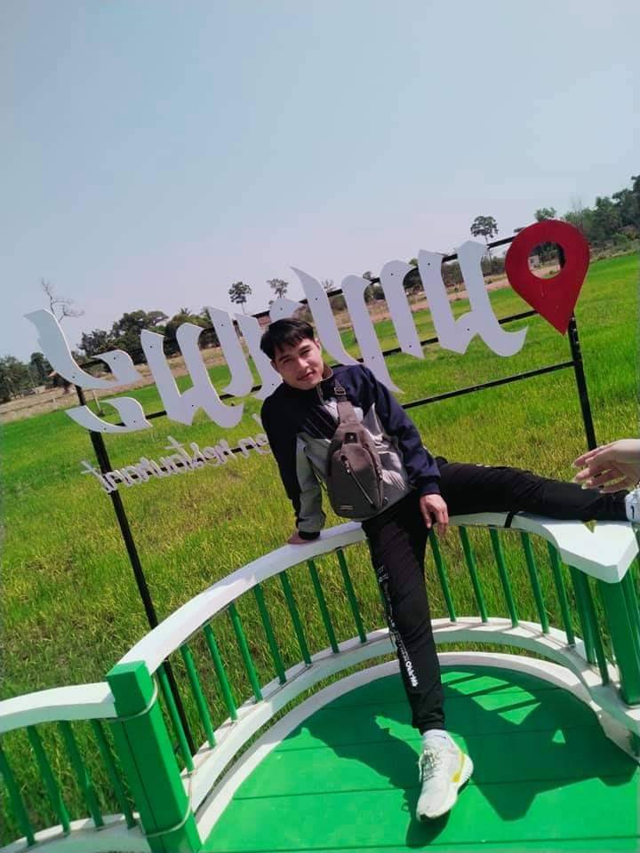 donphachan's tweet photo. ເຫງົາເດນໍ້ທີ່ເປັນໂສດໄດ້ແຕ່ແນມເບິ່ງເຂົາຮັກກັນ https://t.co/IeWtwYI4Jw