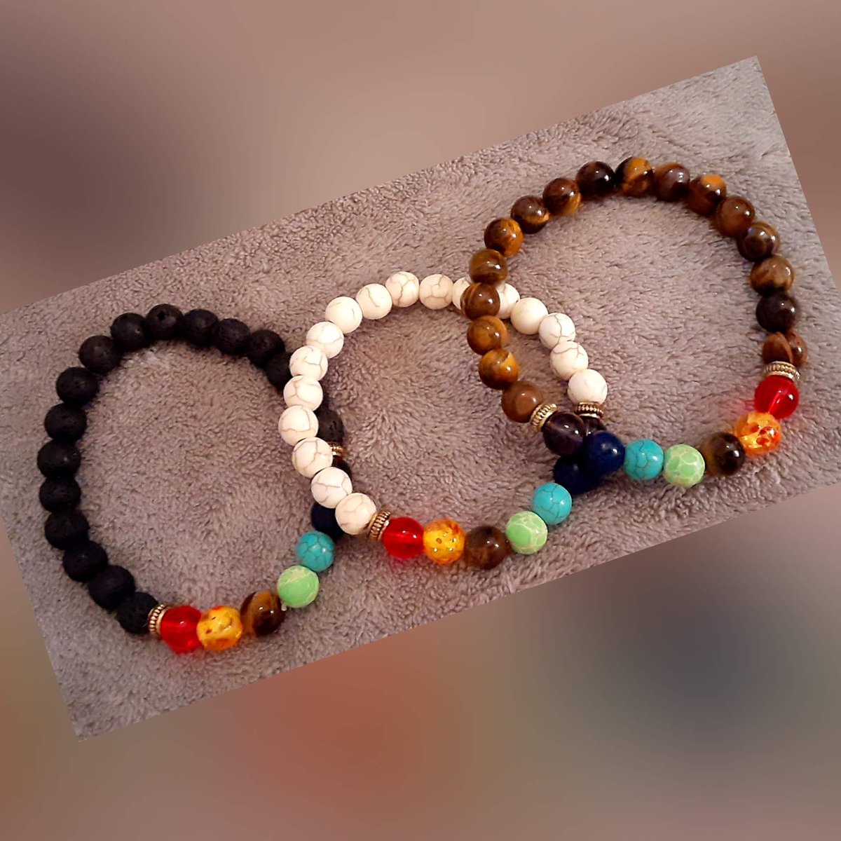 LauraPaparazzi's tweet photo. Wear a Chakra bracelet to remind yourself to stay conscious. To follow your energy and live a fulfilling life. Let your positive energy flow! #laurarocks #laurarocksjewelry #chakra #healing #energy #smallbusiness https://t.co/c9KKGfasOL