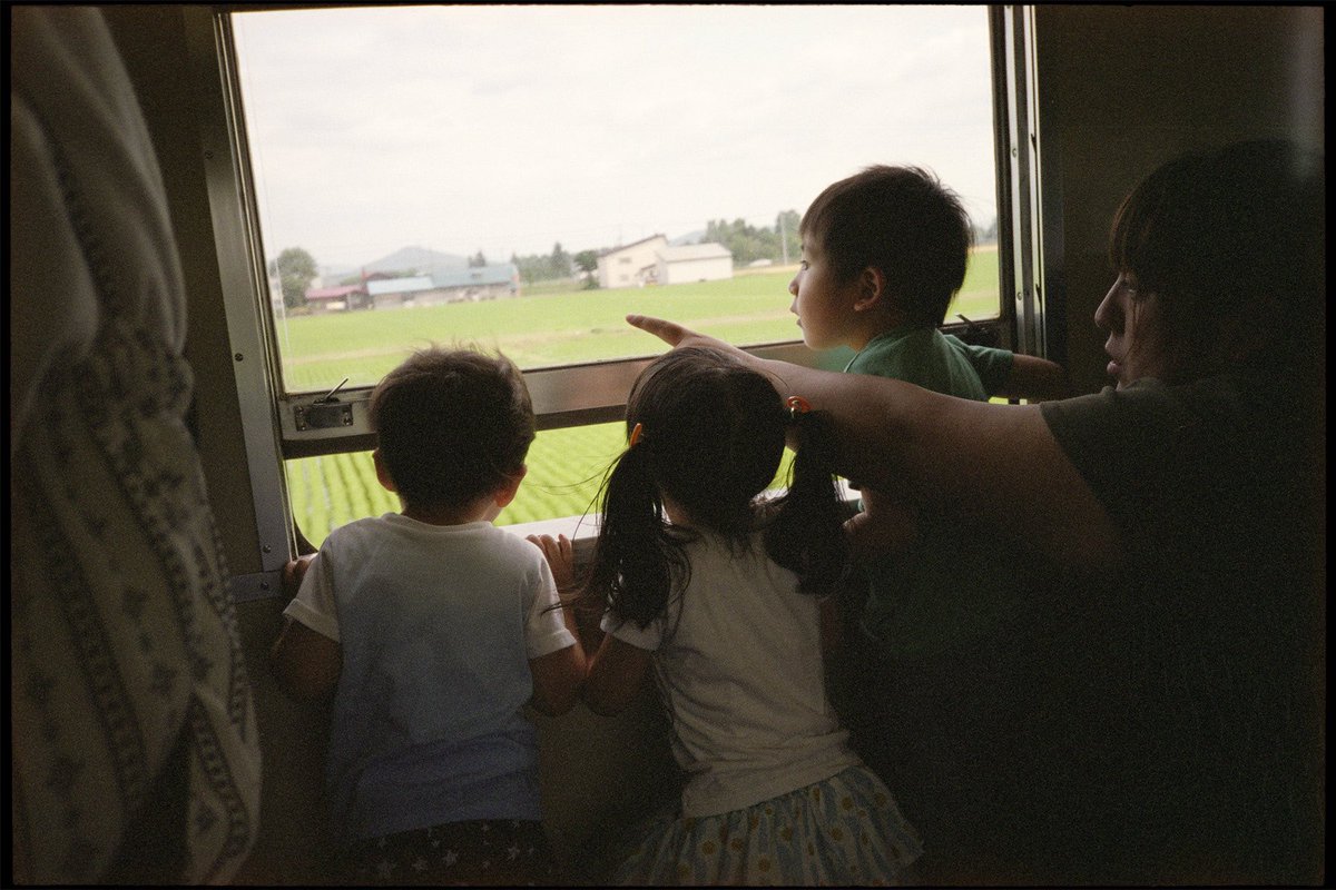 KentaroT13's tweet photo. 旭川駅から比布駅に向かう車中、2019年
#tproof #kyocera #kodak #portra400 https://t.co/YAmg3r7HnG